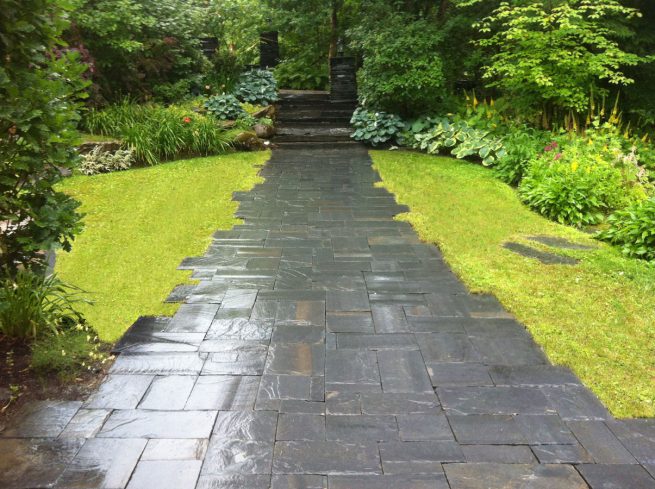 Paysagiste aménagement Sherbrooke Gris ardoise chemin ardoise hosta