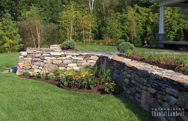 mur de soutènement en pierres