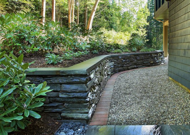 Paysagiste aménagement Sherbrooke Matière nature mur anglais ardoise couronnement blue stone