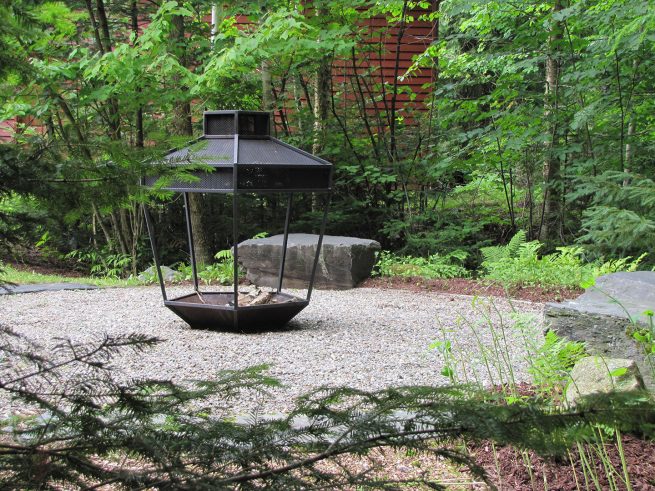 Paysagiste aménagement Sherbrooke Modernité coin feu galet sapin