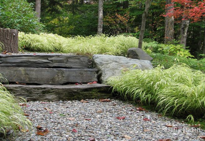 aménagement-sentier de galets et escaliers en pierre