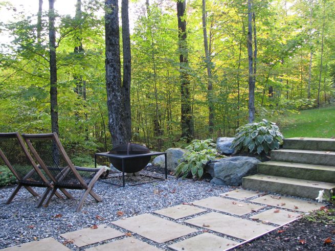 Paysagiste aménagement Sherbrooke Coin détente coin feu brasero chaise boisé