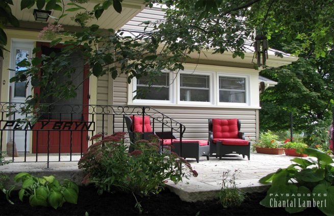 Coin détente patio cour avant intime