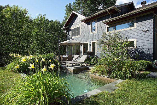 Paysagiste aménagement jardins d'eau spa baignade jardin hemerocalle