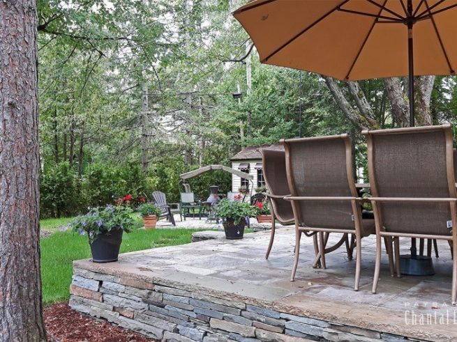 aménagement cour arrière terrasse et coin feu