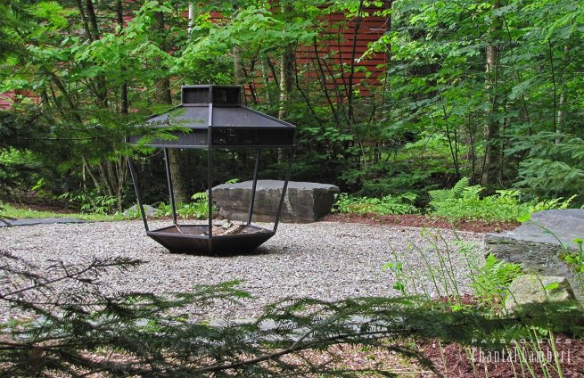 Place de feu sur gravier