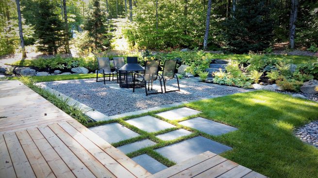 aire de détente place de feu cour arrière